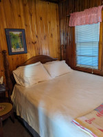 1 Bedroom Lakeside Cabin