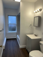 Modern 1st Floor in Grafton Hill with 3 Big Bedrooms! Nice Place!