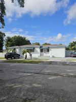 charming 2-bedroom, 1-bathroom single-family home. Ideal for couples o