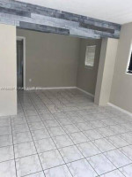 Beautiful upgraded single story duplex centrally located