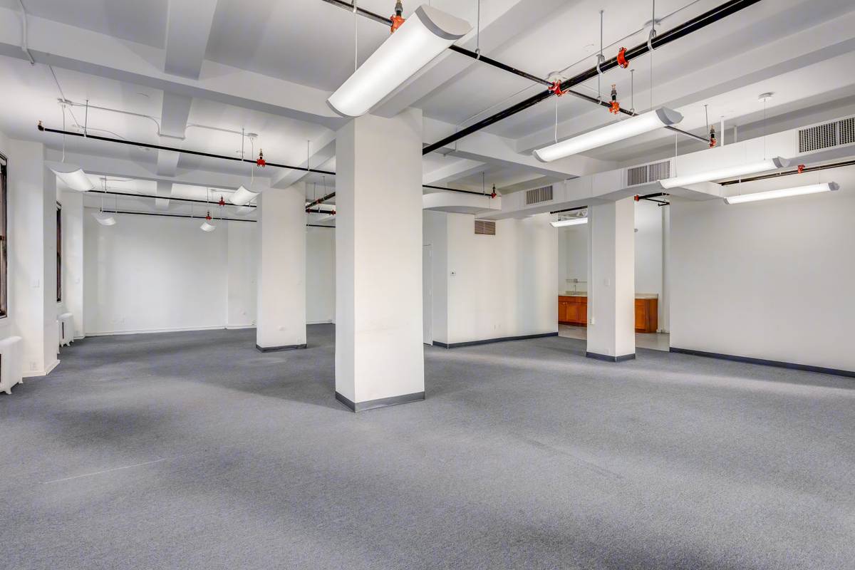 Manhattan Luminary: Your Corner of Productivity and Light