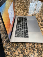 Apple MacBook Pro 15” 2018 i7 2.2GHz 16GB 256GB SSD RADEON PRO 555X 4G