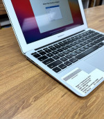 MacBook Air 11 inch**1.4Ghz Intel Core i5**128GB SSD**4GB RAM