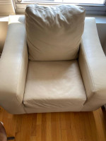 ***Comfortable Stylish White Leather Sofa Chair for Sale!!!****