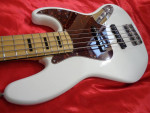 2015 Squier Vintage Modified 70's Jazz Bass Guitar V Olympic White.