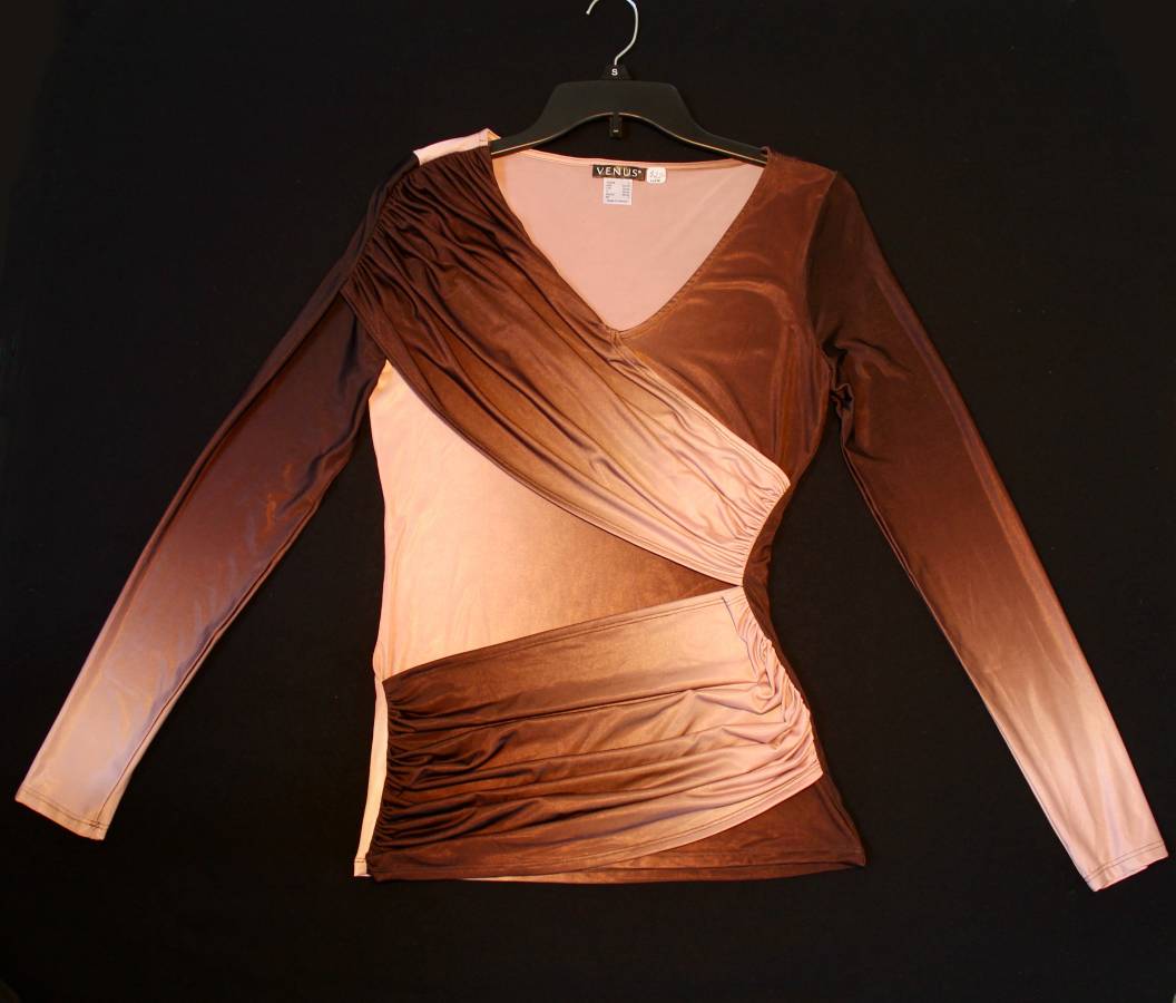 LADIES OMBRE TOP~ New~ Size Small
