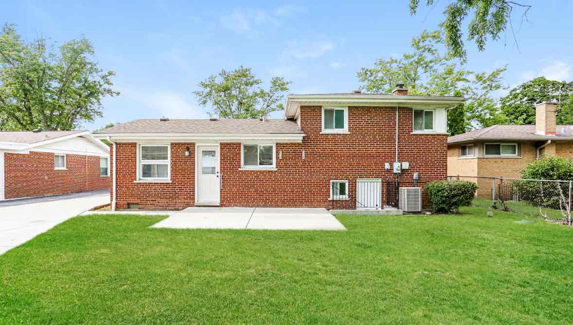3 bedroom and 2 bathroom house for rent