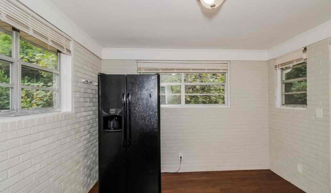 Single Family Home 2 beds and 1 baths