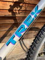 20” medium/large Men’s TREK 700 45 north STUDDED TIRE commuter