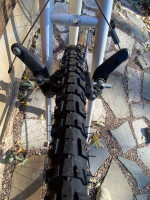 20” medium/large Men’s TREK 700 45 north STUDDED TIRE commuter