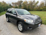 2010 Toyota Highlander SE FWD for sale, well maintained with minor exterior scratches, great for winter driving
