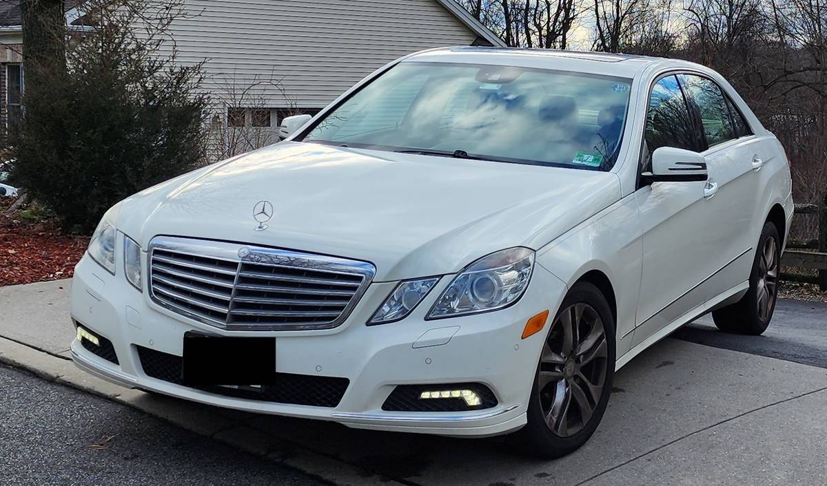 2010 Mercedes-Benz E-Class E350 sedan in white, fully loaded with luxury features and low mileage.