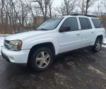 White Chevrolet TrailBlazer 4x4 parked with snow in the background, featuring third-row seating and no rust.