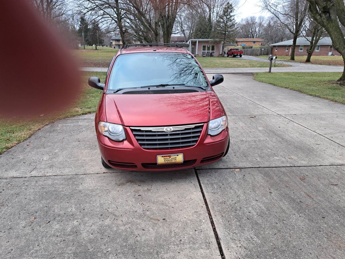 2007 Chrysler Town and Country 96,000 mi