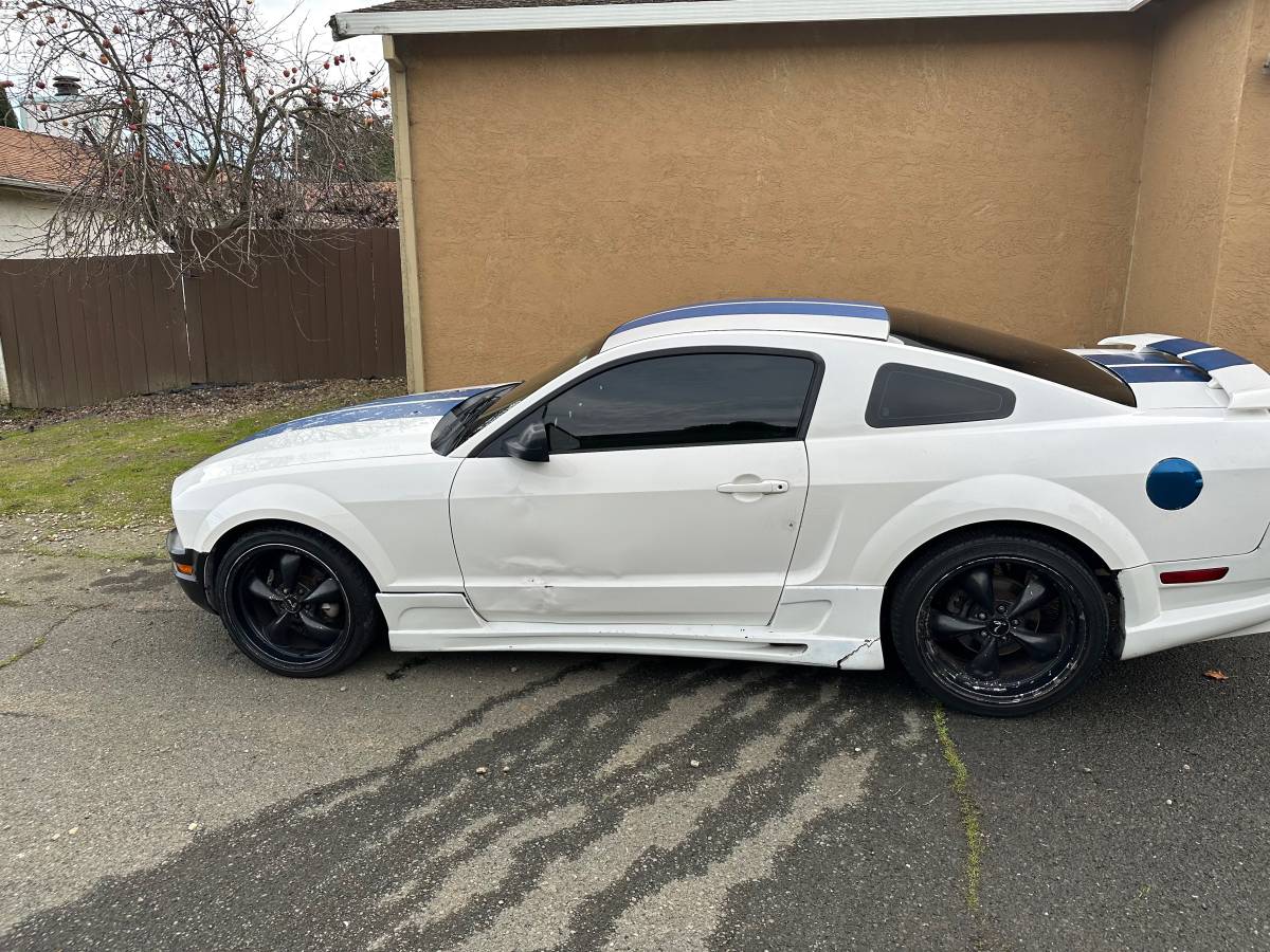 2005 Ford Mustang 80,000 mi