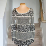 STUNNING St. John Evening Black/Gray Knit Tunic Top!
