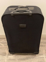 Large, Imperfect 28" BLACK 4-Wheel Pivoting Lightweight LUGGAGE