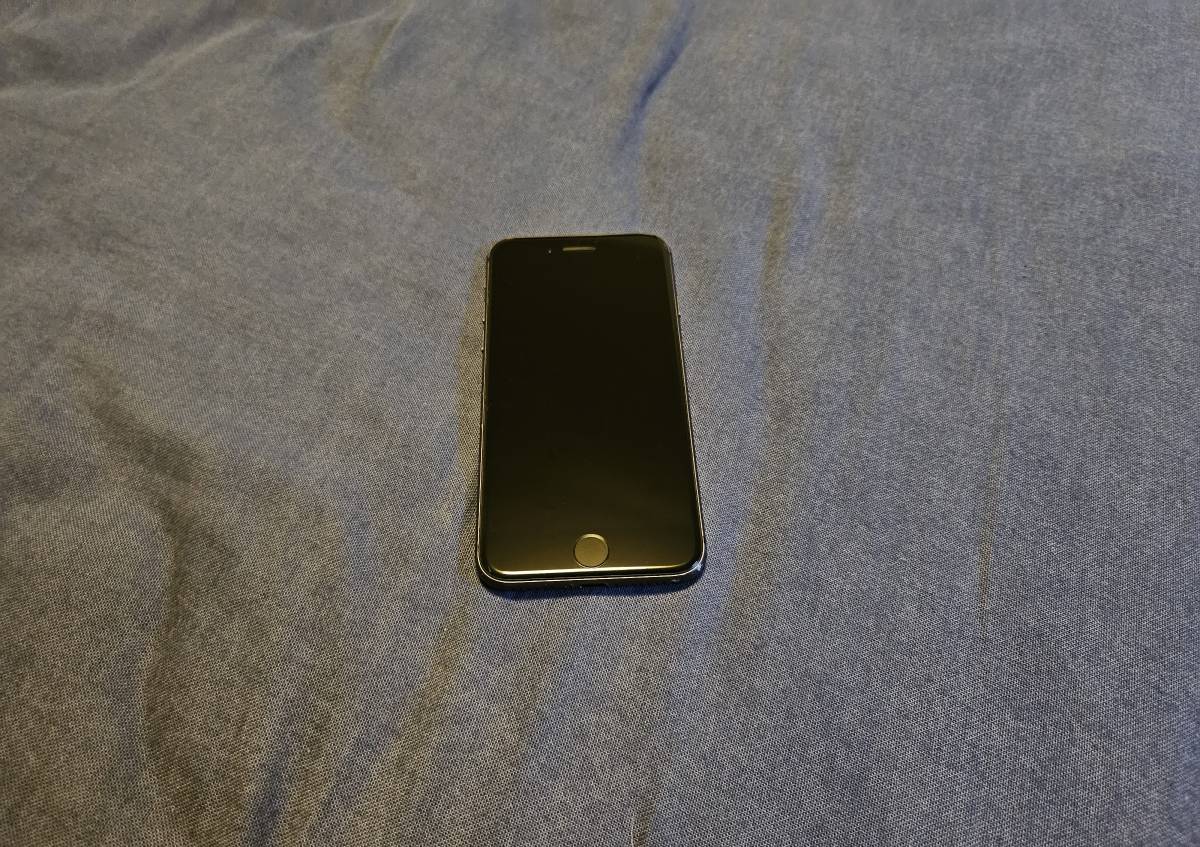 Apple iPhone 8 64GB Unlocked A1905 GSM - Space Gray - Original Box + E