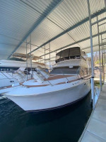 1996 Carver 370 Aft Cabin