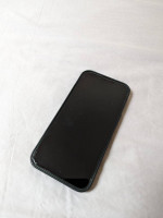 iPhone 13 Green 128GB & FineWoven Wallet with MagSafe Evergreen