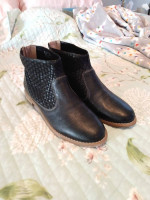 WOMEN'S HUSH PUPPY SHOES / BOOTS SIZE 9.5 CASUAL YET DRESSY BROWN