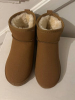 NEW: Fake/dupe UGG minis caramel - size 7-8